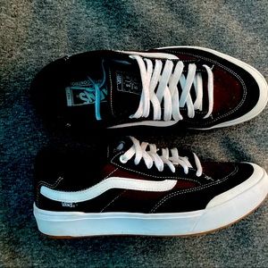 Vans black Berle Pro skateboarding shoe in original box with extra shoelaces